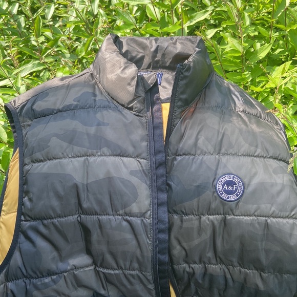 Men’s Large Abercrombie & Fitch Camo Vest - Picture 1 of 8